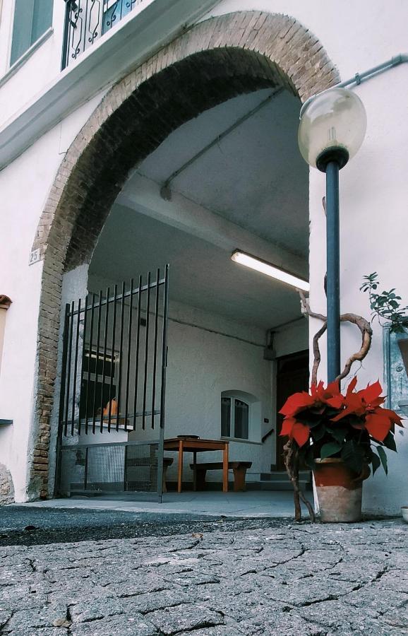 הוילה אלבניה La Loggia Di Na מראה חיצוני תמונה